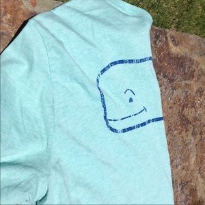 Beautiful Vineyard Vines long sleeves tee